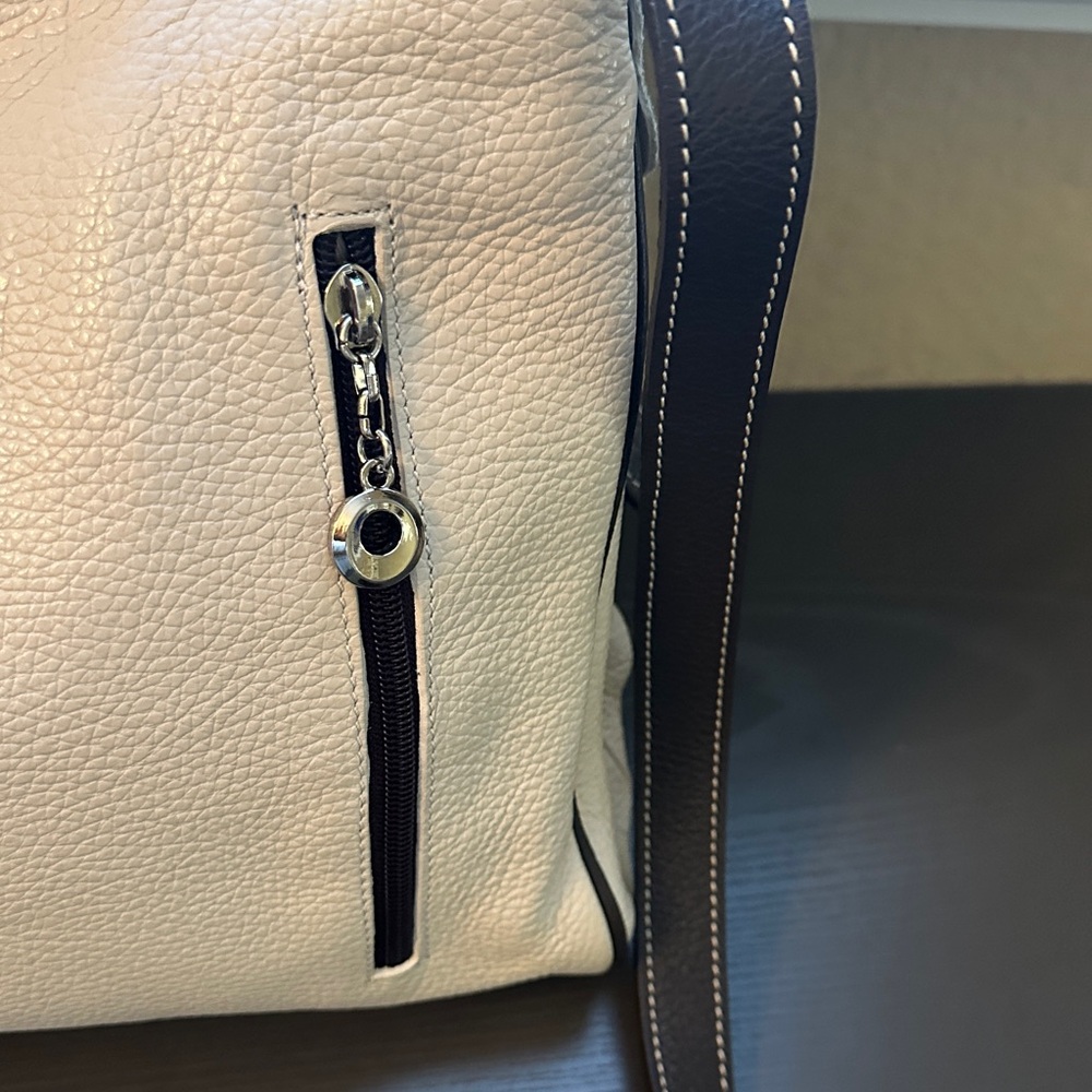 Elegant Cream Made In Italy Leather Crossbody  or Shoulder Bag with Brown strap - Picture 2 of 9